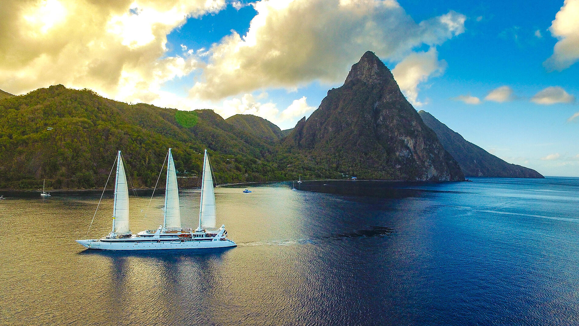 LCSFP_Navigation au large des Pitons.JPEG