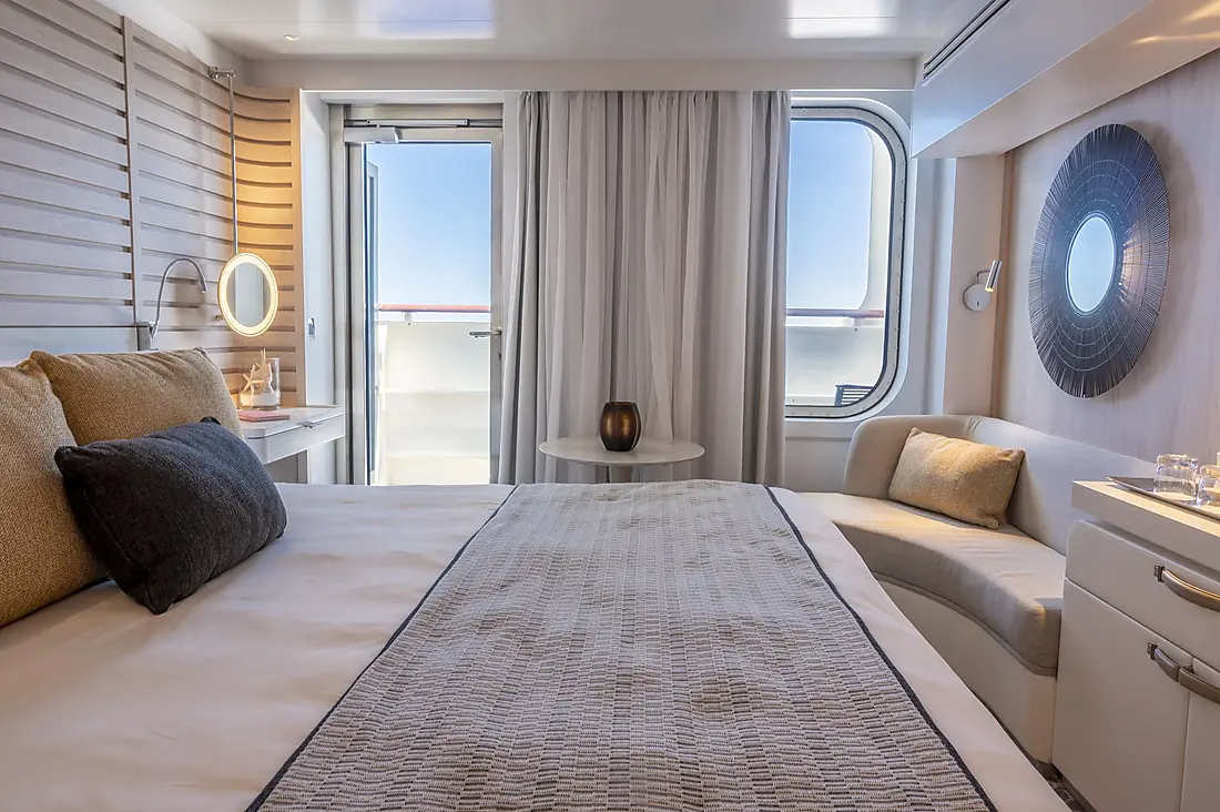 Carousel cabins: Lower deck balcony stateroom
