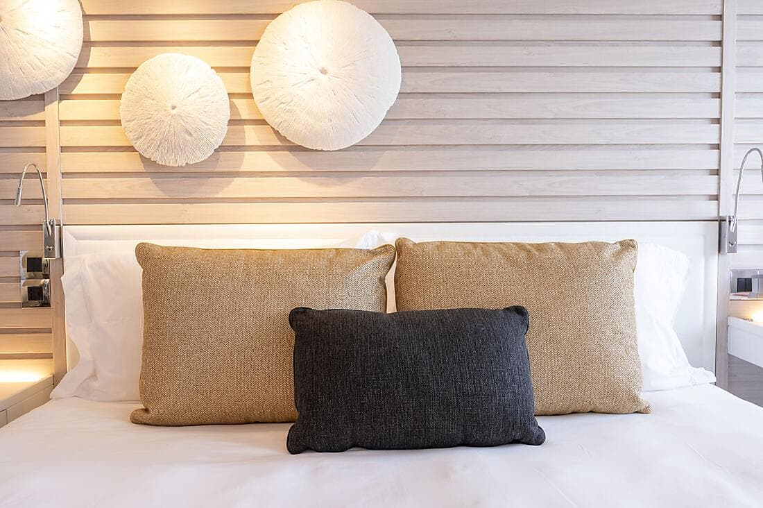 Carousel cabins: Upper decks balcony stateroom