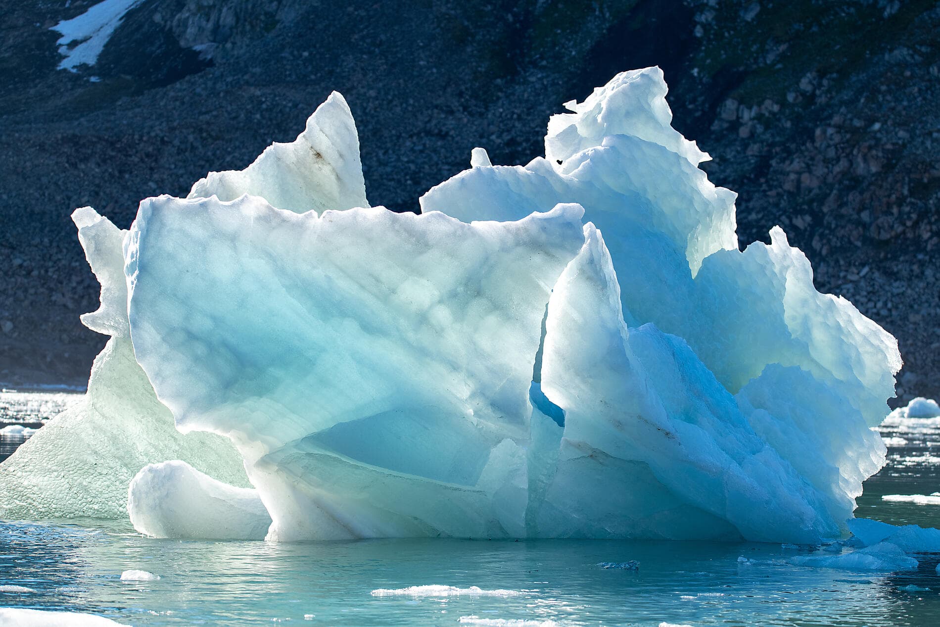 Total Solar Eclipse in The Far North 