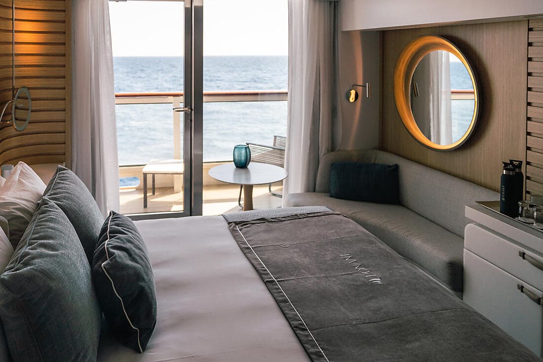 Carousel cabins: Upper decks balcony stateroom