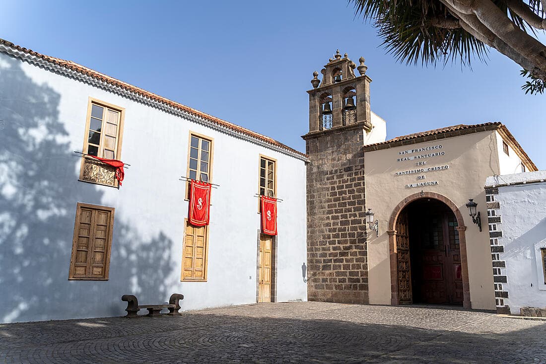 A GLIMPSE OF SAN CRISTOBAL DE LA LAGUNA AND LUNCH
