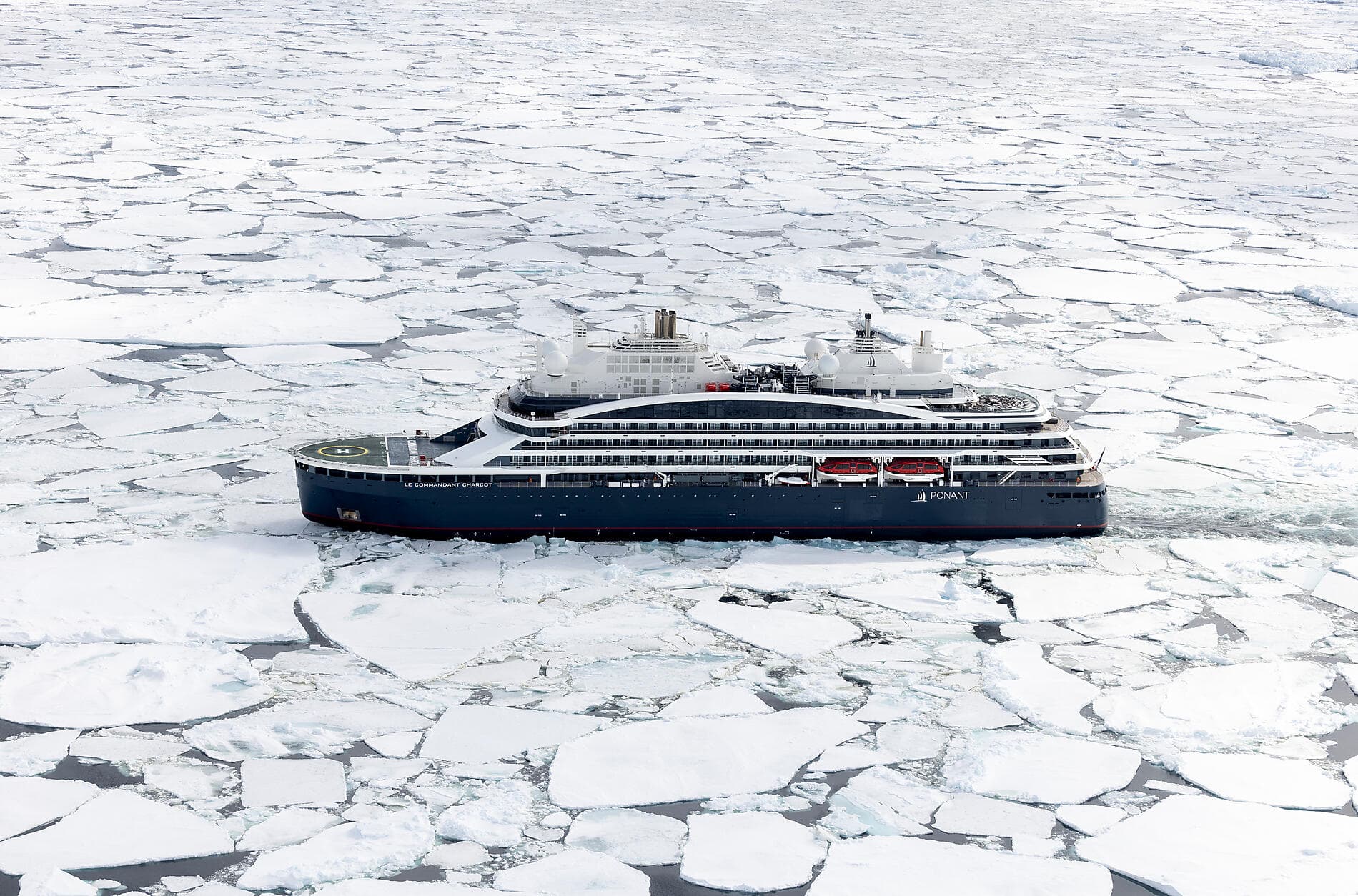 In the ice of the Arctic, from Greenland to Svalbard 