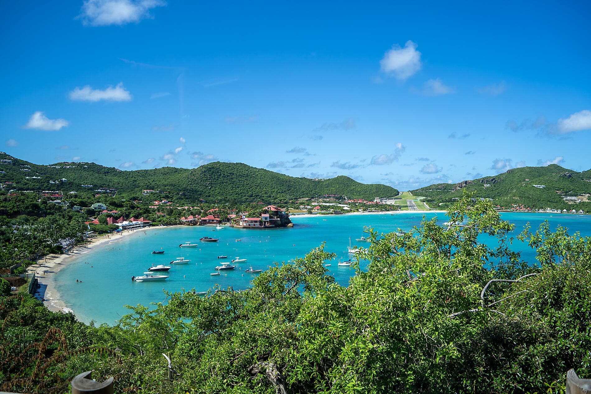 The Caribbean, under sail aboard La Désirade