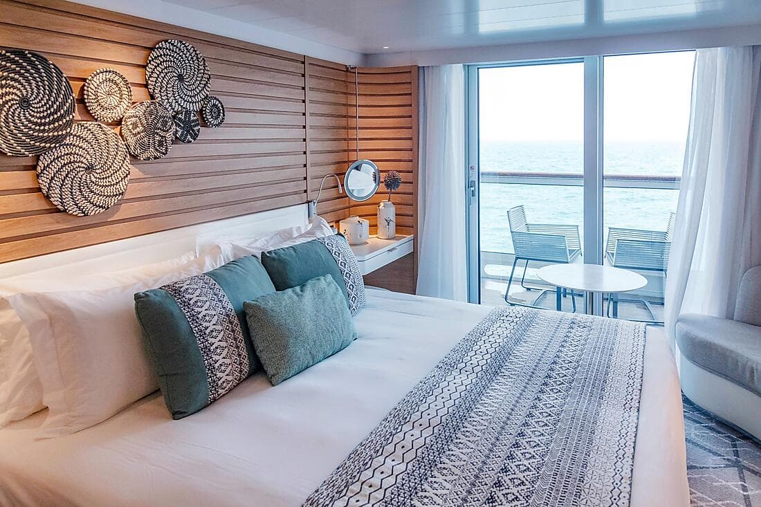 Carousel cabins: Upper decks balcony stateroom